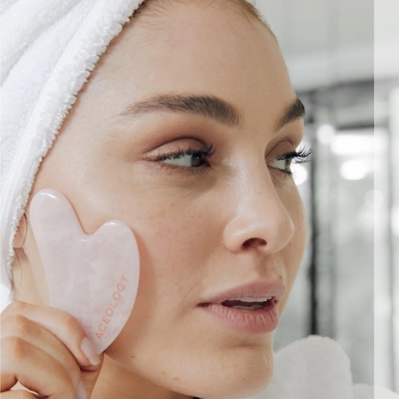 NEW Aceology Pink Quartz Gua Sha Stone - Picture 1 of 4
